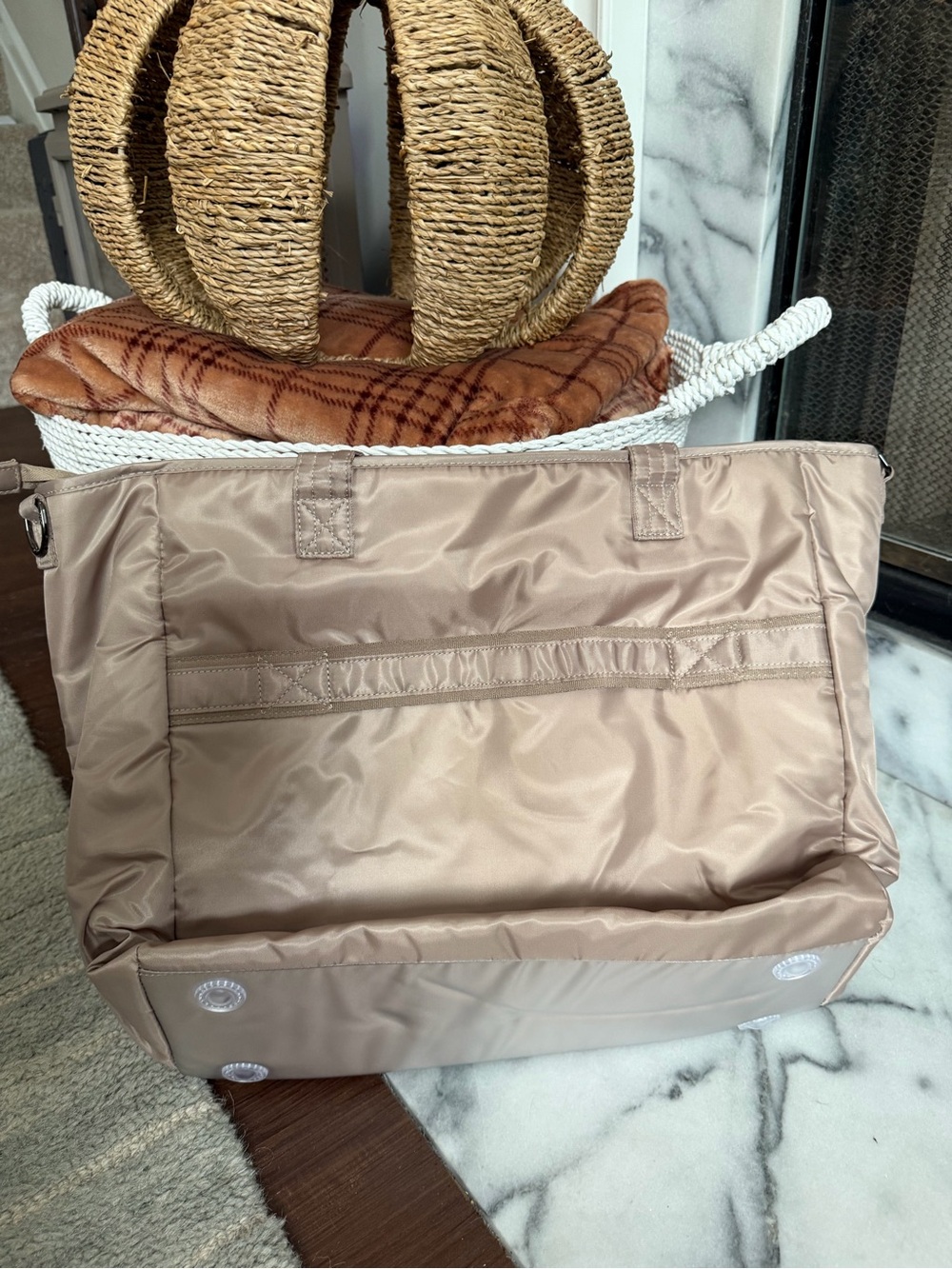 Lug Paddle Tote Bag in Sought After Sand Taupe with Seashore Interior - NWT - Picture 2 of 8